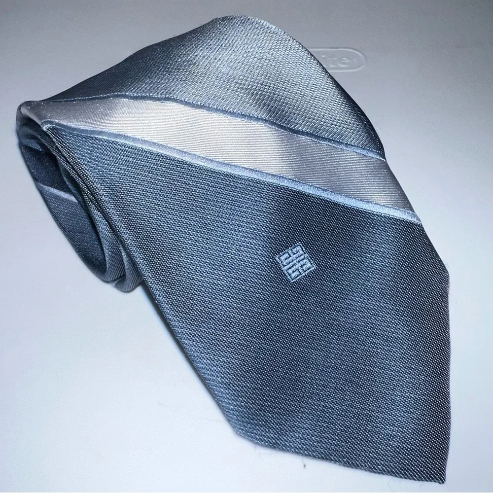 Givenchy sophisticated tie